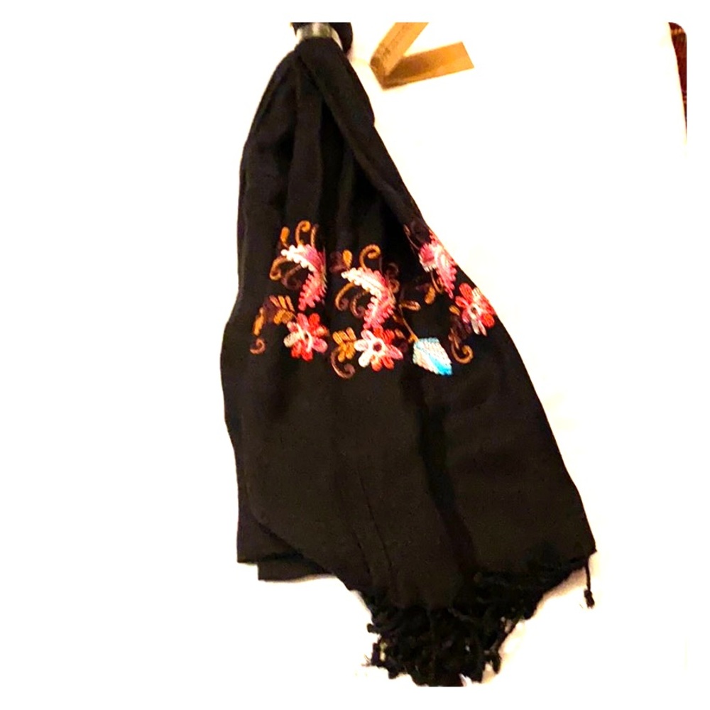 PIER 1 RARE EMBROIDERED RAYON PASHMINA ⭐️⭐️⭐⭐️⭐️